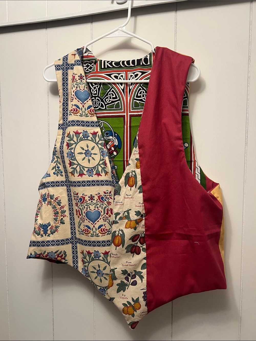 Reversible Patterned Vest medium large Irish blessing & academia